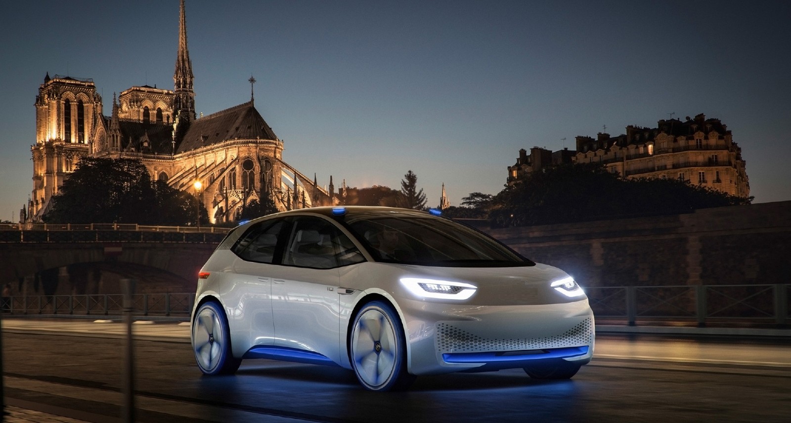 電動汽車也許可借助自行供電傳感器實現(xiàn)邊跑邊充電